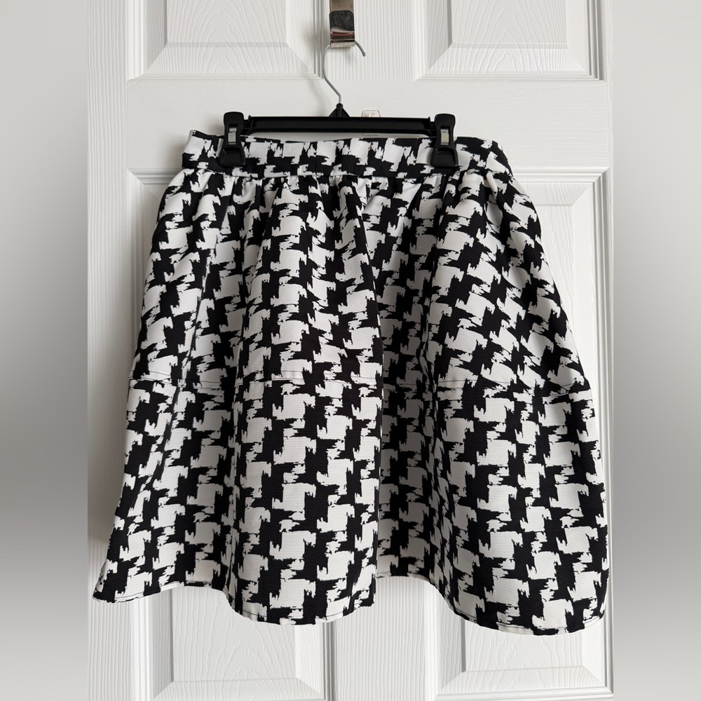 Express Black and White Houndstooth A-Line Skirt